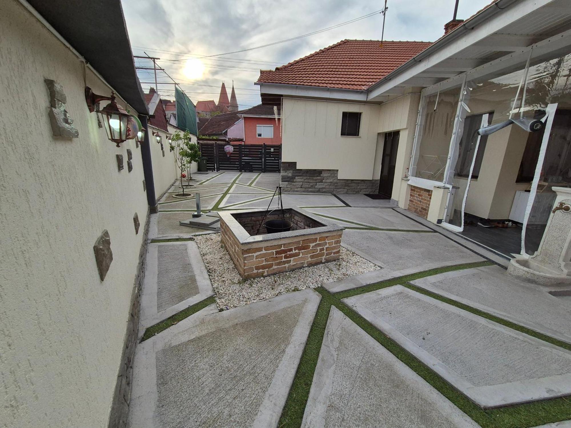 Casa Denis La 50M De Castel! Villa Hunedoara Exterior photo