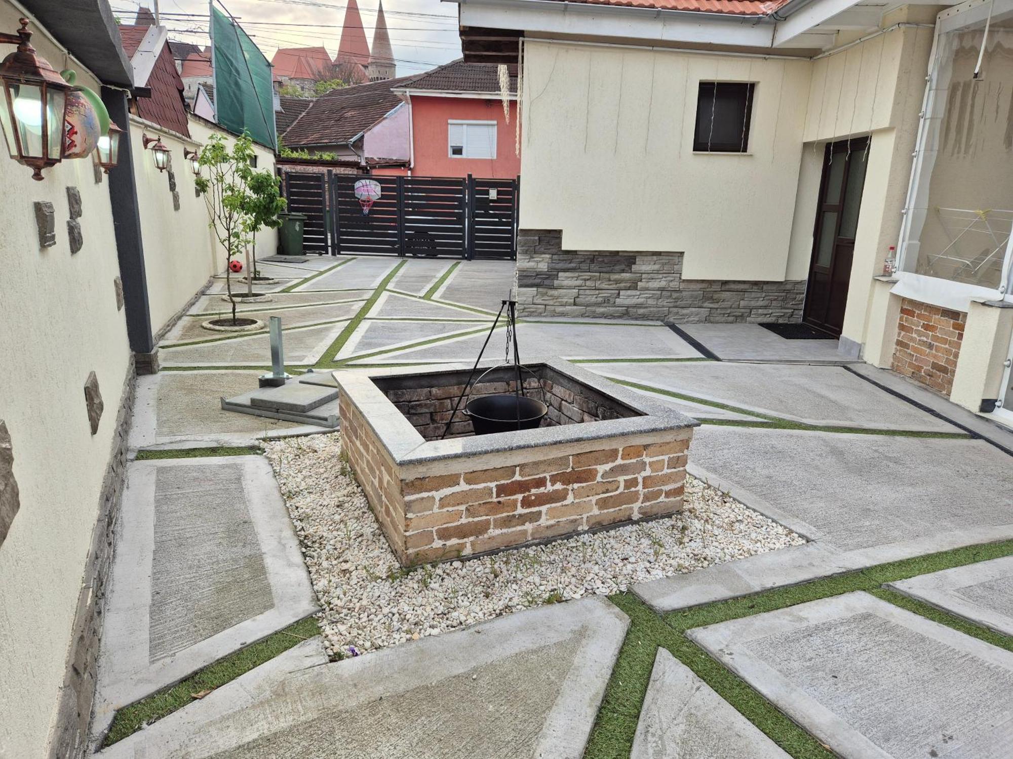 Casa Denis La 50M De Castel! Villa Hunedoara Exterior photo
